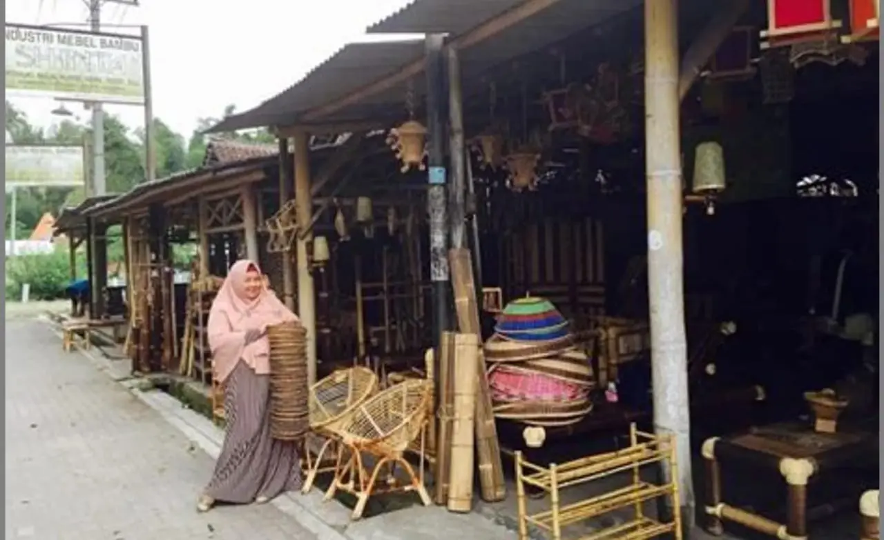 Kerajinan bambu tritih wetan cilacap