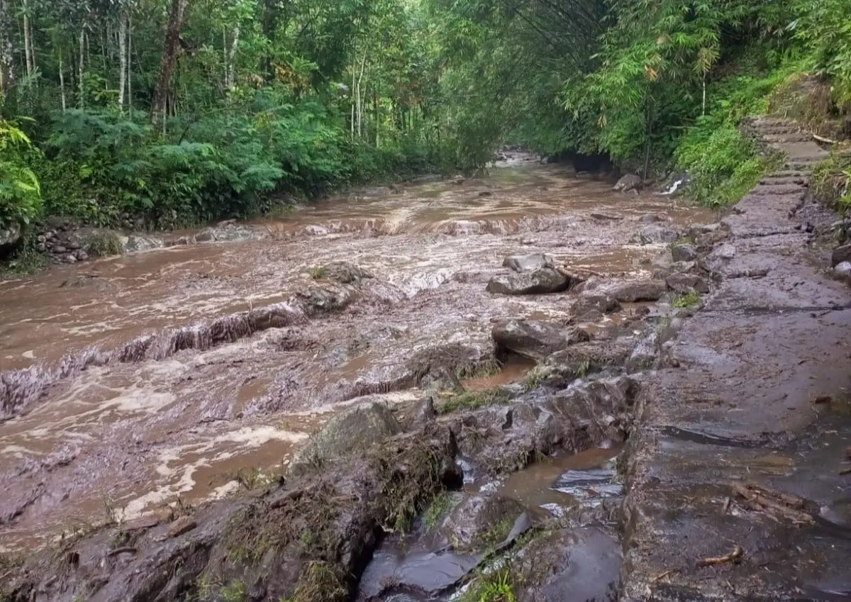 air telaga sunyi jadi keruh