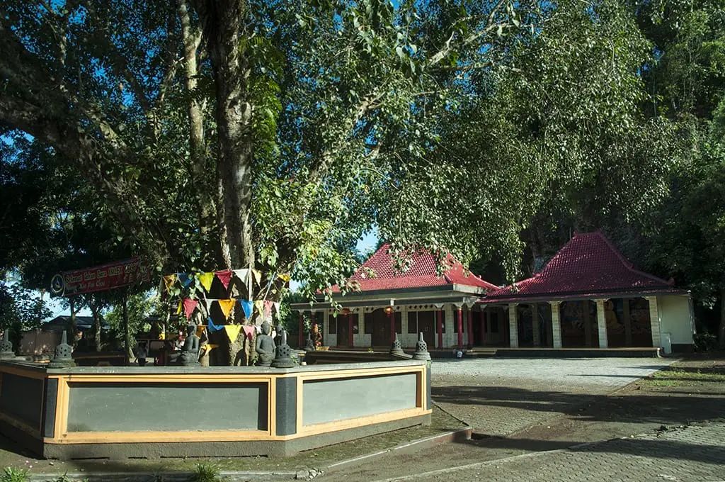 wisata religi gunung srandil
