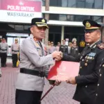 Personel Polres Banjarnegara terima penghargaan