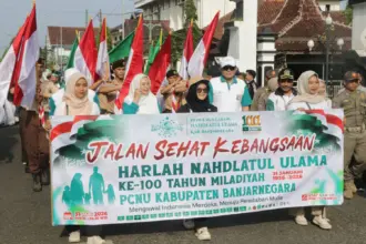 Jalan sehat 1 abad NU berhadiah umroh