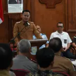 Bupati saat rapat koordinasi terkait ramadan dan idul fitri