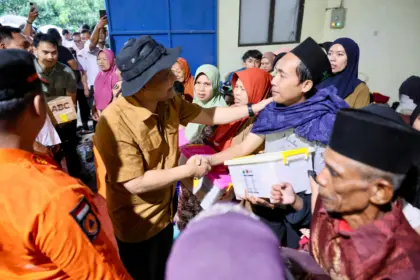 Gubernur tinjau tanah gerak