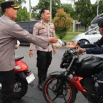 Polisi bagi takjil