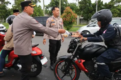 Polisi bagi takjil
