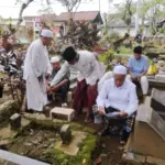 Ziarah makam di Haul Tjokroaminoto