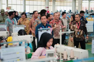 Gubernur pastikan THR pekerja terbayar