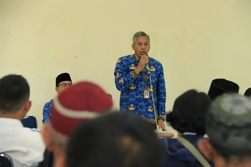 Penyaluran Jadup korban longsor Pagentan