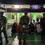 Petugas saat melakukan penggeledahan di Rutan Banjarnegara