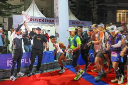 Sekda Jateng lepas ratusan pelari dalam Semarang Mountain Race 2026.