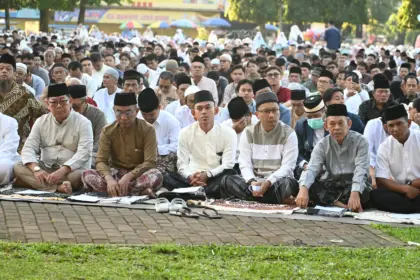 Bupati Fahmi salat Iduladha di Alun-alun Purbalingga