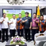 Panitia waisak berdialog dengan gubernur terkait perjalanan spiritual 50 biksu