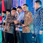 Gubernur terima penghargaan dari Menteri Pendidikan