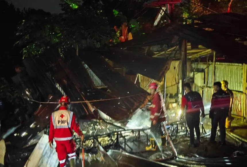 Gudang sekaligus tempat produksi dupa terbakar