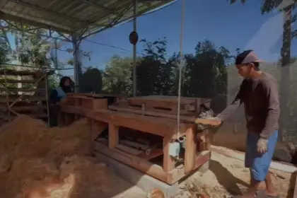 Proses pembuatan sapu dari serabut kelapa