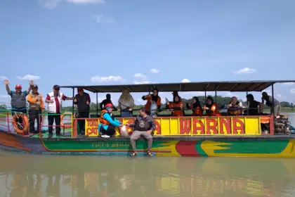 BTB Banjarnegara saat melakukan tebar benih di Waduk Mrica