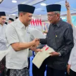 Gubernur serahkan sertifikat tanah wakaf