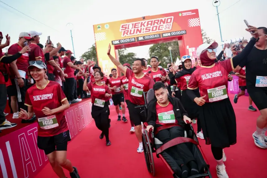 Gubernur Jateng dalam Soekarno Run 2026 di Surakarta