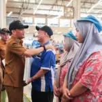 Gubernur salurkan BLT DBHCHT di Kudus.