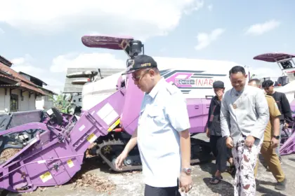 Petani Purbalingga terima bantuan alsintan