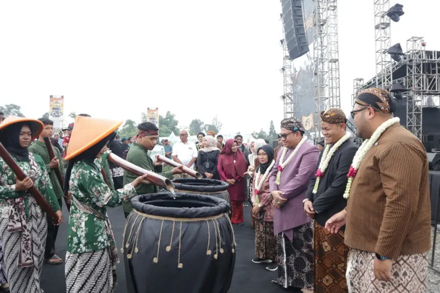 bupati dan wakil bupati Purbalingga dalam Festival Gunung Slamet