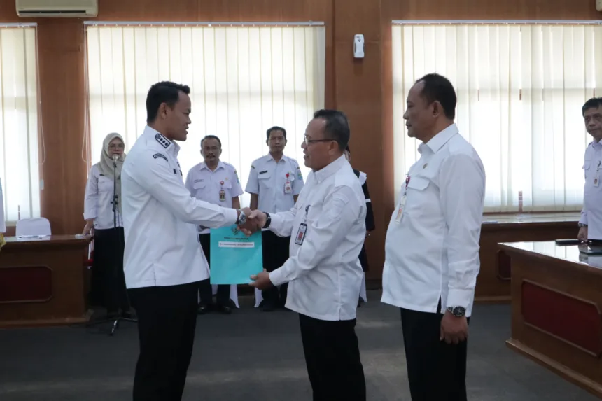 Bupati Fahmi Lantik Fathurrohman Sebagai Staf Ahli, Suroto Ditunjuk Plt Kepala DinsospermasdesP3A