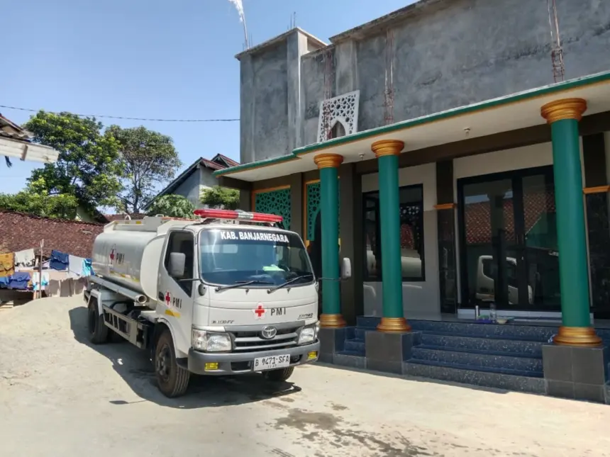 PMI Banjarnegara mulai distribusikan air bersih