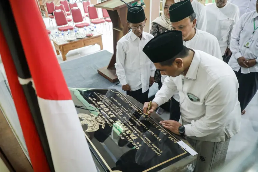 Wagub Taj Yasin resmikan gedung Madrasah Diniyah Cilongok