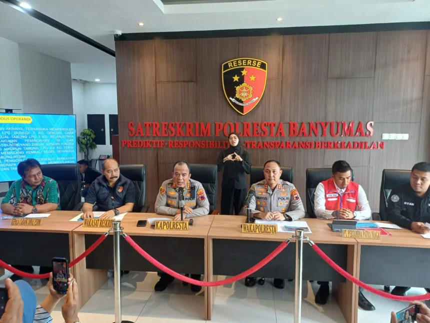 Polrseta Banyumas saat konferensi pers terkait pelaku oplos LPG 3 kilogram