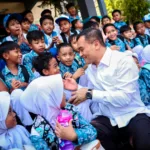 Gubernur Jateng saat mengunjungi sekolah roboh di Grobogan, dia meminta pendataan sekolah rawan roboh di Jateng