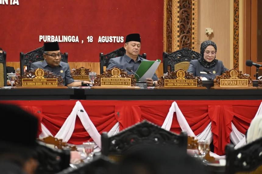 Paripurna DPRD Purbalingga dengan agenda pemandangan umum Fraksi DPRD