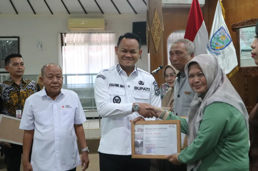 penyerahan bulan dana PMI Kabupaten Purbalingga
