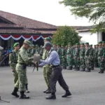 Penutupan kegitaan TMMD yang berhasil membangun jalan baru sebagai jalur alternatif warga