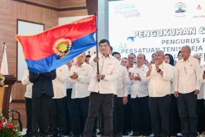 Lantik pengurus PTMSI Jateng, GUbernur targetkan tenis meja bangkit