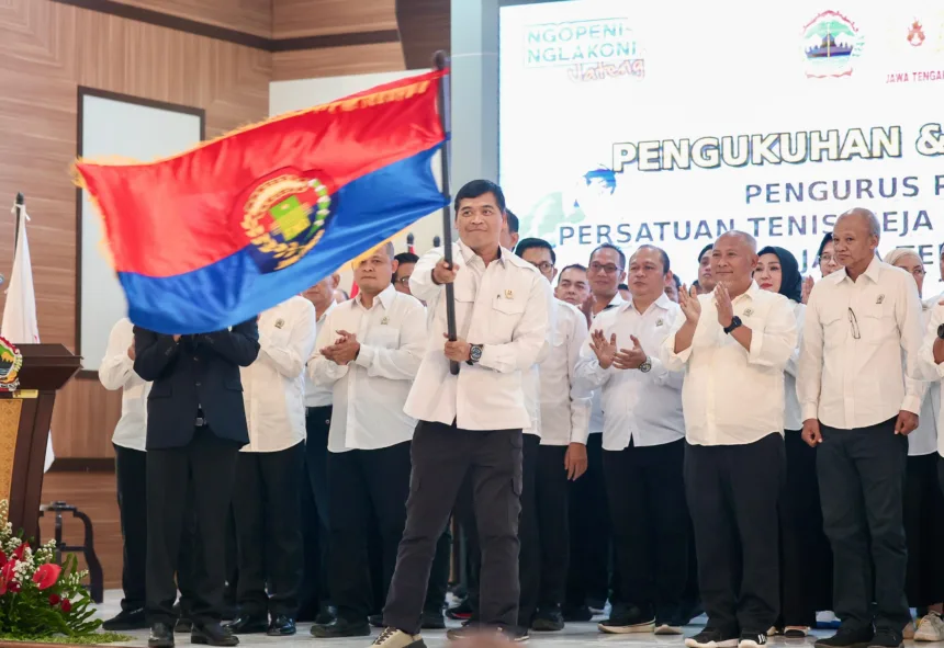 Lantik pengurus PTMSI Jateng, GUbernur targetkan tenis meja bangkit