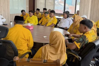 Suasana pertemuan kader partai Golkar Wonosobo dengan pimpinan Mahkamah Partai di Kantor DPP Partai Golkar di Jakarta