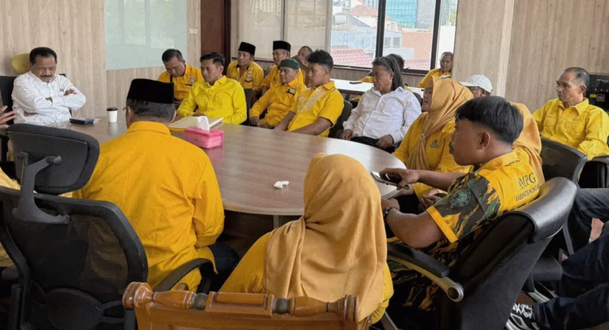 Suasana pertemuan kader partai Golkar Wonosobo dengan pimpinan Mahkamah Partai di Kantor DPP Partai Golkar di Jakarta