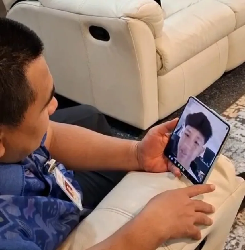 Wagub Taj Yasin saat melakukan video call dengan korban bullying Kebumen