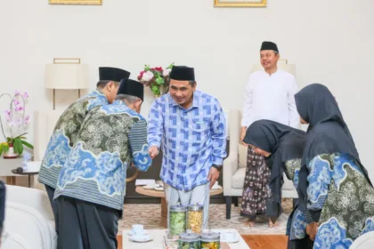 Kafilah MTQ Korpri Jateng saat berpamitan dengan Wagub Jateng