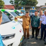 Gubernur dalam peluncuran taksi listrik di jateng