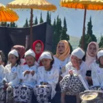Prosesi pemotongan rambut gimbal menjadi agenda utama dalam Dieng Culture Festival