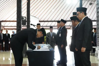 Bupati Fahmi saat melantik 22 pejabat eselon di Pemkab Purbalingga