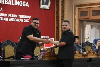 Raperda APBD 2027 memproyeksikan pendapatan daerah Rp2,071 triliun, dengan target PAD Purbalingga Rp440,46 miliar. Sejumlah fraksi meminta peningkatan pendapatan dilakukan tanpa mengorbankan daya beli masyarakat.