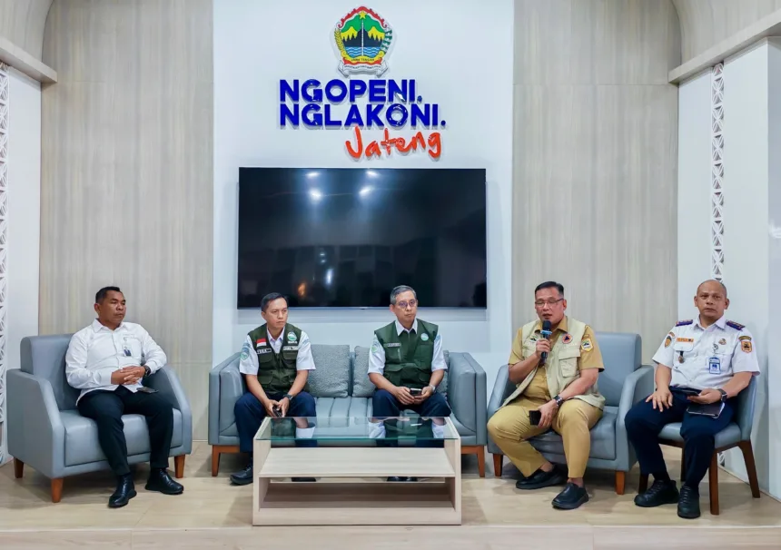 Erupsi Gunung Anak Krakatau berdampak pada penerbangan menuju sejumlah daerah, termasuk di Bandara Ahmad Yani