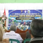 Polres Banjarnegara saat melakukan sosialisasi keselamatan berlalu lintas dalam rangka HUT Satlantas ke 71