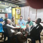 Polsek Kembaran saat ikut ronda malam bareng warga