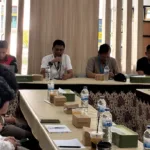 Tim Community Development Officer (CDO) PLN Indonesia Power UBP Mrica ketika menjelaskan kegiatan Capability Building Mitra Binaan