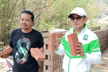 Limbah pasir putih yang diolah menjadi bata merah