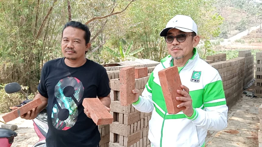 Limbah pasir putih yang diolah menjadi bata merah