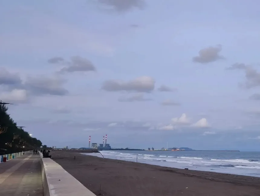 Keindahan Kelurahan Tegalkamulyan di Cilacap Selatan yang terkenal dengan wisata bahari dan hasil perikanannya